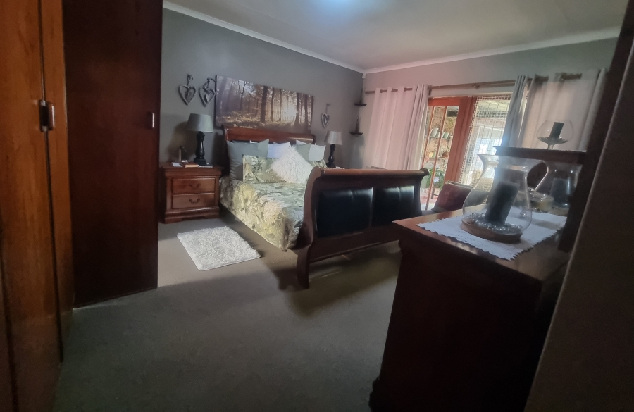 6 Bedroom Property for Sale in Heiderand Western Cape